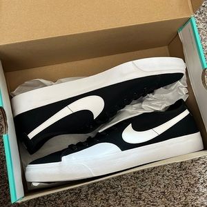 NWT - Nike SB BLZR COURT - mens 12 - never worn